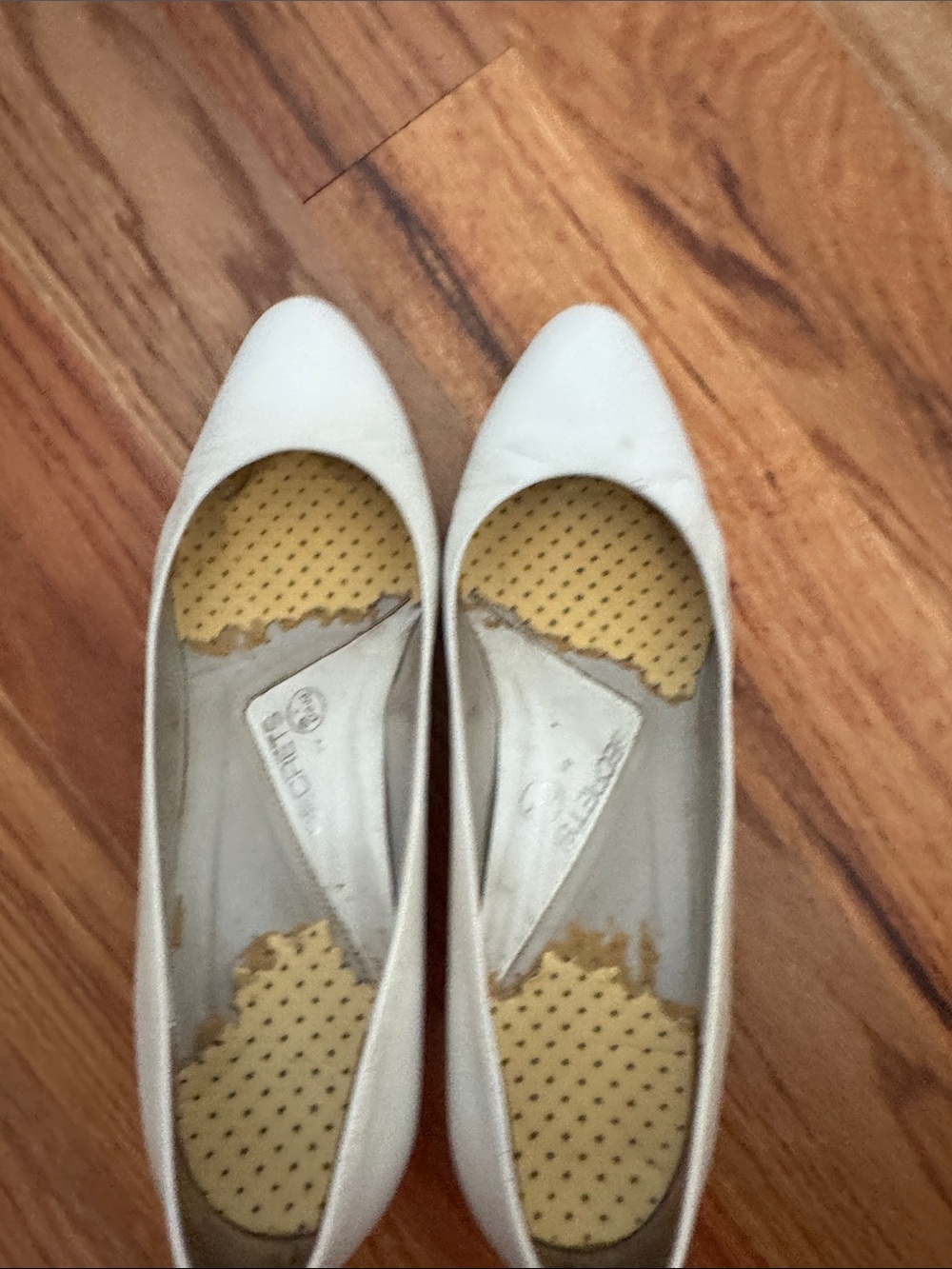 Bass Vintage White Italian Pumps